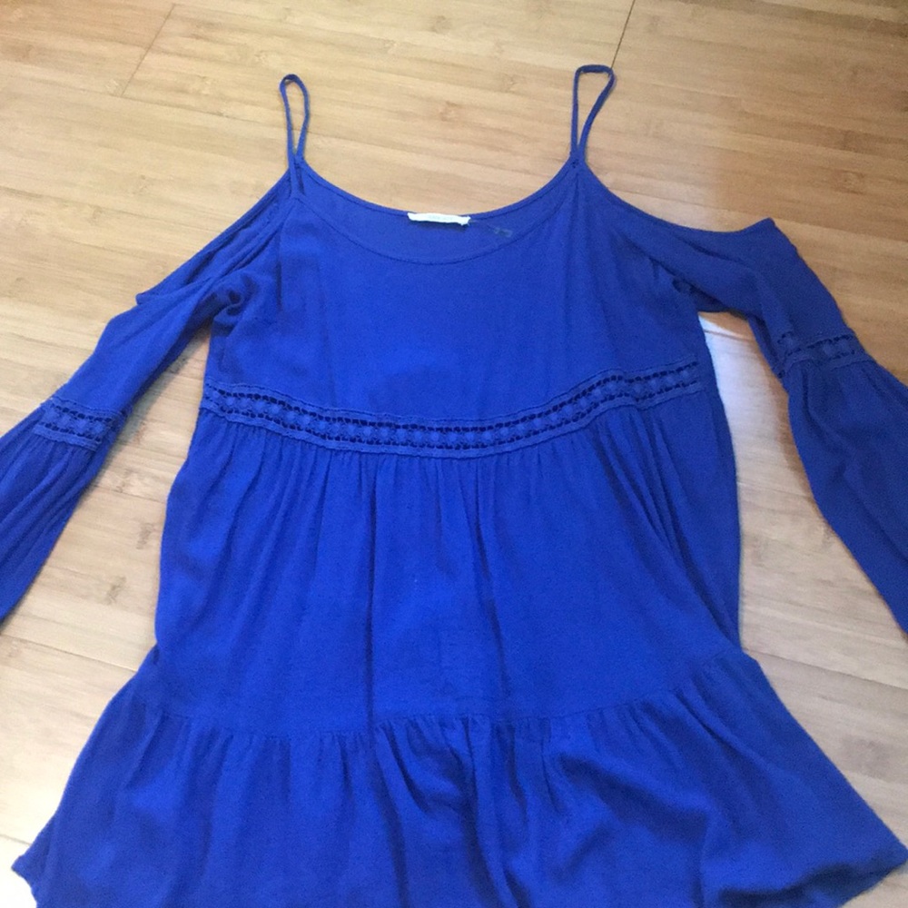 San Joy open shoulder shirt